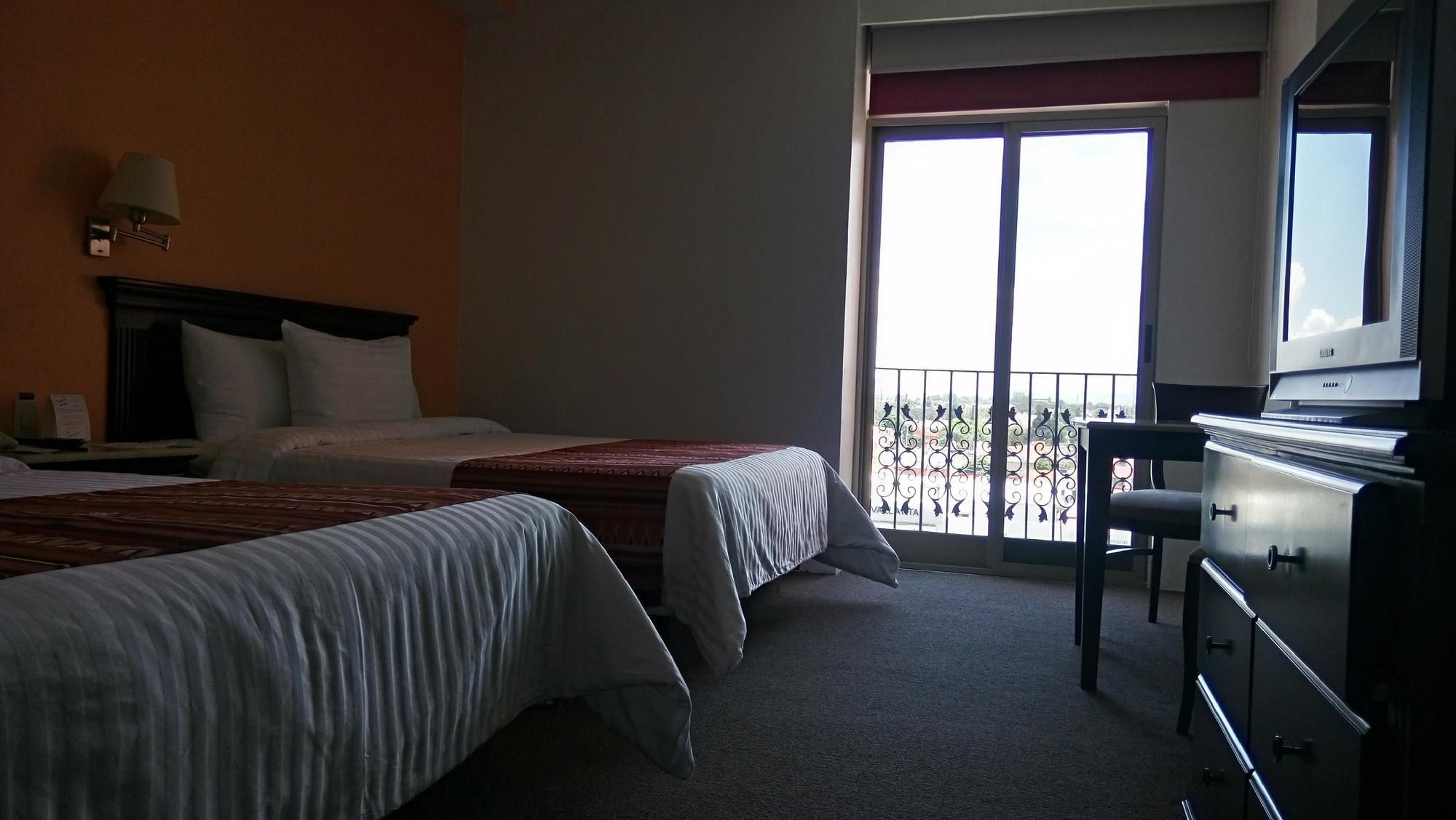 Hg Hotel Запопан Екстериор снимка