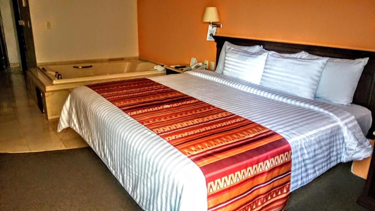 Hg Hotel Запопан Екстериор снимка